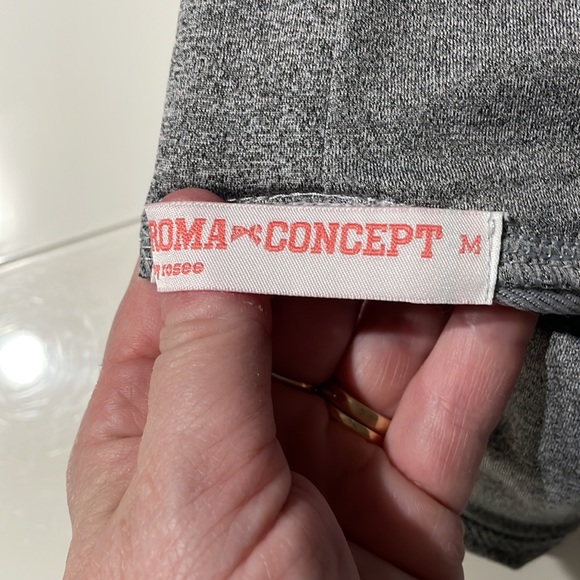 Women’s spandex pants. Size medium. Elastic waist band. - Picture 5 of 9